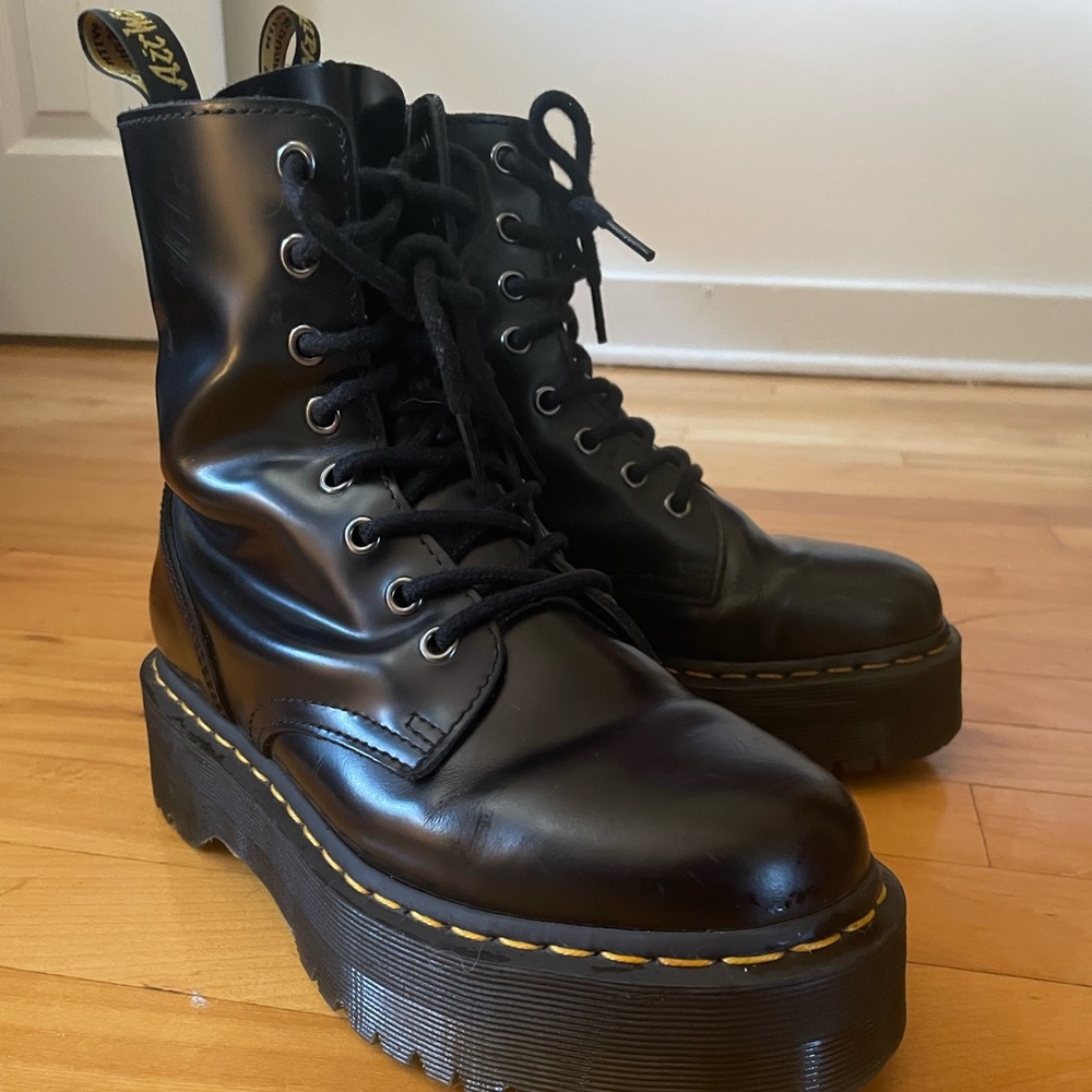 Black platform jaden dr martens size 7 only worn a few times